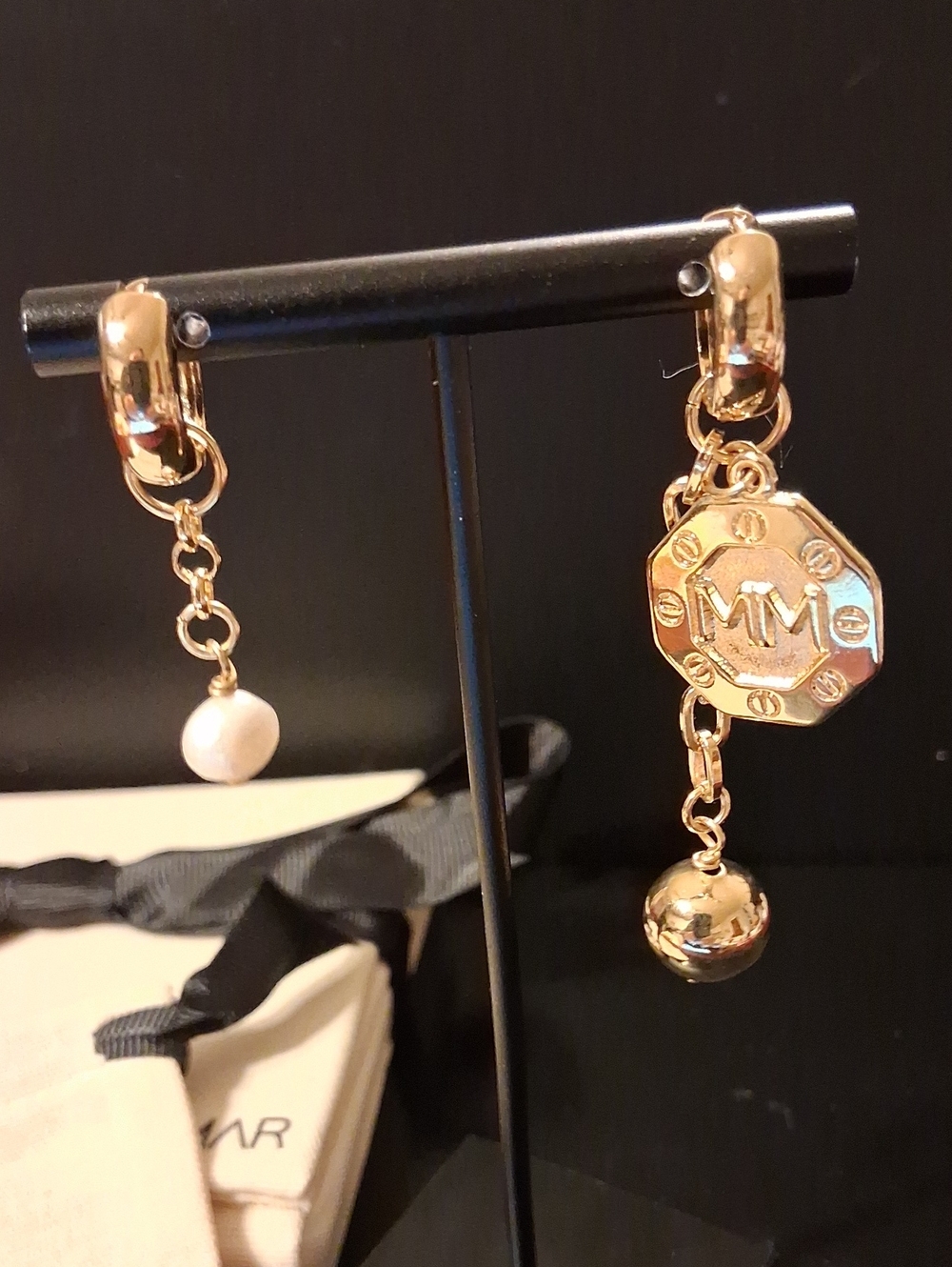 MAYAMAR Assymetrical Chain Charm Earrings New With Box And Pouch - Picture 2 of 3